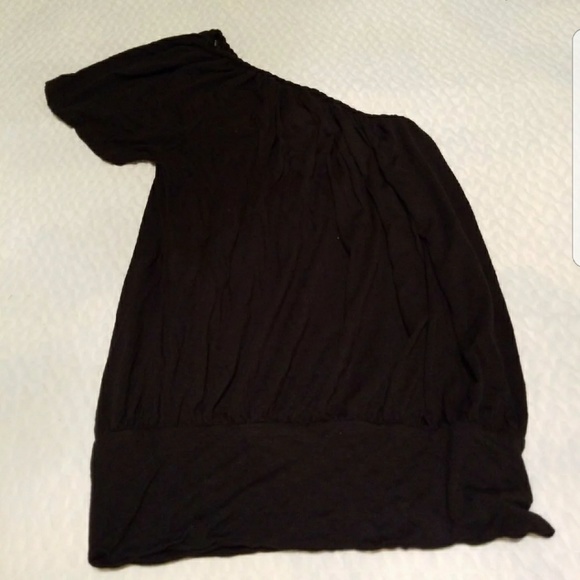 Tops - One shoulder shirt
